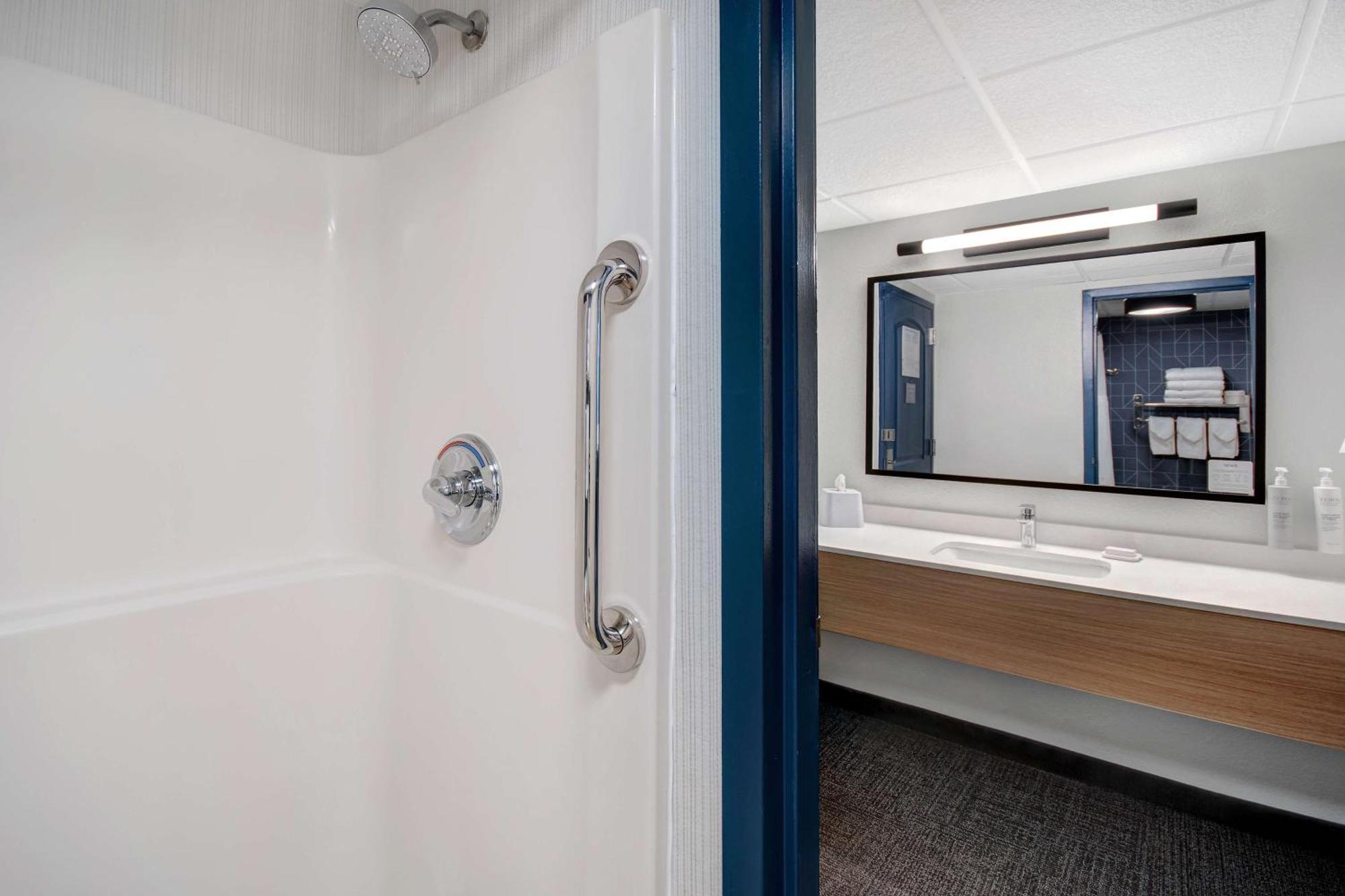 Spark By Hilton Rochester University Area المظهر الخارجي الصورة